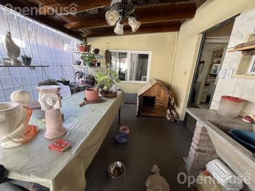 VENTA - CASA EN EL CENTRO DE PILAR  -REFACCIONADA