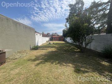 VENTA - CASA EN EL CENTRO DE PILAR  -REFACCIONADA