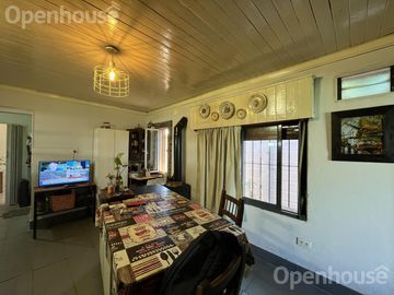 VENTA - CASA EN EL CENTRO DE PILAR  -REFACCIONADA