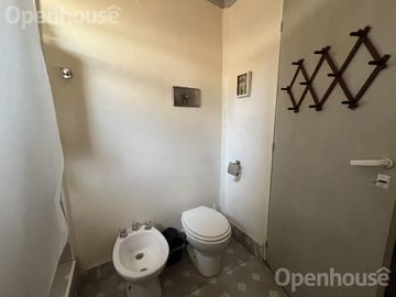 VENTA - CASA EN EL CENTRO DE PILAR  -REFACCIONADA