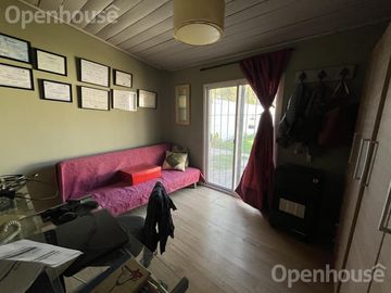 VENTA - CASA EN EL CENTRO DE PILAR  -REFACCIONADA