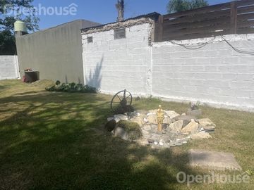 VENTA - CASA EN EL CENTRO DE PILAR  -REFACCIONADA