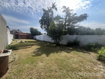 VENTA - CASA EN EL CENTRO DE PILAR  -REFACCIONADA