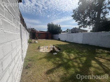 VENTA - CASA EN EL CENTRO DE PILAR  -REFACCIONADA