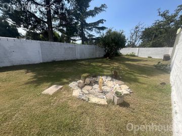 VENTA - CASA EN EL CENTRO DE PILAR  -REFACCIONADA