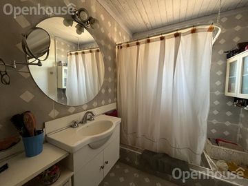 VENTA - CASA EN EL CENTRO DE PILAR  -REFACCIONADA