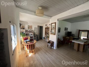 VENTA - CASA EN EL CENTRO DE PILAR  -REFACCIONADA