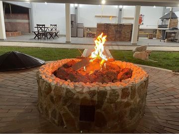 Excelente casa en VENTA de una planta con amplio jardín de mas de mil metros en COLINAS DEL BOSQUE