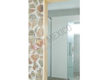 Excelente casa en VENTA de una planta con amplio jardín de mas de mil metros en COLINAS DEL BOSQUE