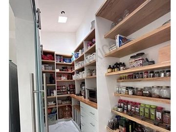 Excelente casa en VENTA de una planta con amplio jardín de mas de mil metros en COLINAS DEL BOSQUE