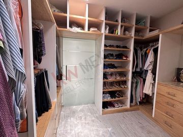 Excelente casa en VENTA de una planta con amplio jardín de mas de mil metros en COLINAS DEL BOSQUE