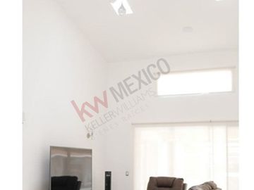 Excelente casa en VENTA de una planta con amplio jardín de mas de mil metros en COLINAS DEL BOSQUE