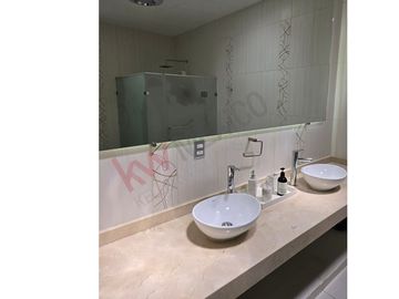 Excelente casa en VENTA de una planta con amplio jardín de mas de mil metros en COLINAS DEL BOSQUE