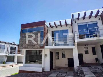 Se vende casa, dentro de Conjunto
