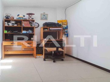 Se vende casa, dentro de Conjunto