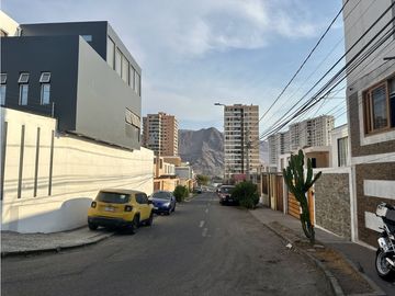 SE VENDE CASA DE 2 PISOS CON VISTA AL MAR EN PASAJE MAR MEDITERRANEO