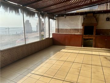 SE VENDE CASA DE 2 PISOS CON VISTA AL MAR EN PASAJE MAR MEDITERRANEO