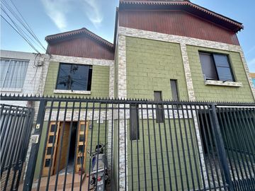 SE VENDE CASA DE 2 PISOS CON VISTA AL MAR EN PASAJE MAR MEDITERRANEO