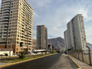 SE VENDE CASA DE 2 PISOS CON VISTA AL MAR EN PASAJE MAR MEDITERRANEO