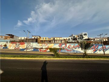 SE VENDE CASA DE 2 PISOS CON VISTA AL MAR EN PASAJE MAR MEDITERRANEO