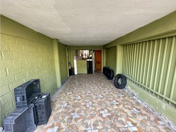SE VENDE CASA DE 2 PISOS CON VISTA AL MAR EN PASAJE MAR MEDITERRANEO