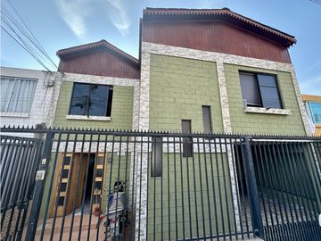 SE VENDE CASA DE 2 PISOS CON VISTA AL MAR EN PASAJE MAR MEDITERRANEO
