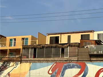 SE VENDE CASA DE 2 PISOS CON VISTA AL MAR EN PASAJE MAR MEDITERRANEO