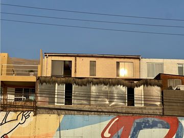 SE VENDE CASA DE 2 PISOS CON VISTA AL MAR EN PASAJE MAR MEDITERRANEO
