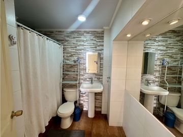 SE VENDE CASA DE 2 PISOS CON VISTA AL MAR EN PASAJE MAR MEDITERRANEO