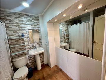 SE VENDE CASA DE 2 PISOS CON VISTA AL MAR EN PASAJE MAR MEDITERRANEO