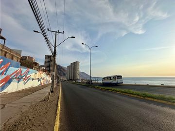 SE VENDE CASA DE 2 PISOS CON VISTA AL MAR EN PASAJE MAR MEDITERRANEO