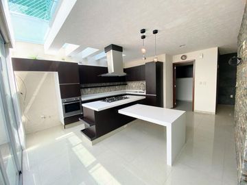 Casa Venta Residencial status en Metepec, zona Ave La Asunción cerca de Portofino