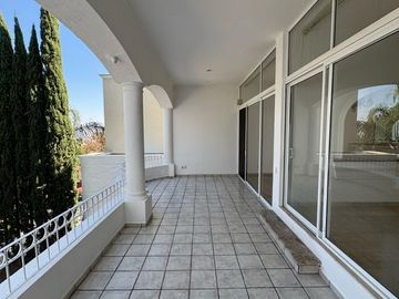 CASA EN VENTA EN BUGAMBILIAS