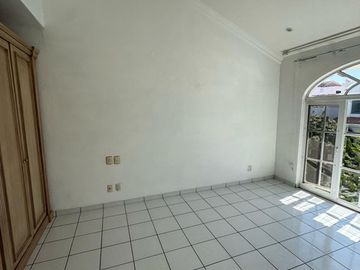 CASA EN VENTA EN BUGAMBILIAS