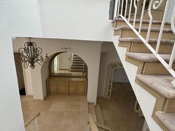 CASA EN VENTA EN BUGAMBILIAS