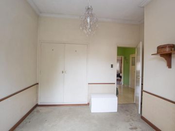 CASA EN LOTE PROPIO CON FONDO - QUINCHO Y PISCINA