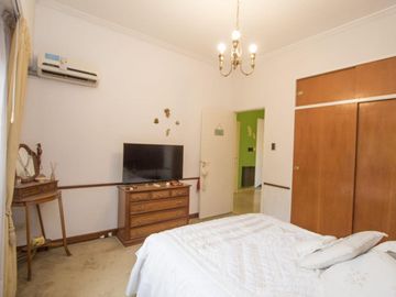 CASA EN LOTE PROPIO CON FONDO - QUINCHO Y PISCINA