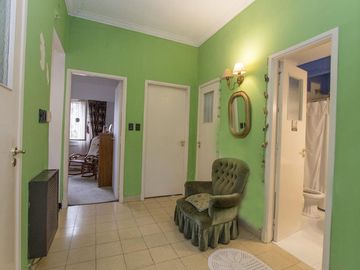 CASA EN LOTE PROPIO CON FONDO - QUINCHO Y PISCINA