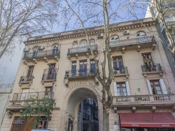 DEPARTAMENTO EN VENTA DE 4 AMBIENTES CON ESCRITORIO EN FAMOSO PASAJE GENERAL PAZ BARRIO COLEGIALES