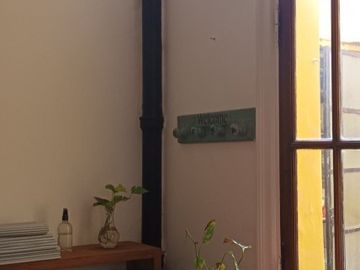 DEPARTAMENTO EN VENTA DE 4 AMBIENTES CON ESCRITORIO EN FAMOSO PASAJE GENERAL PAZ BARRIO COLEGIALES