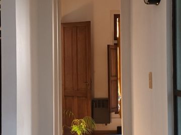 DEPARTAMENTO EN VENTA DE 4 AMBIENTES CON ESCRITORIO EN FAMOSO PASAJE GENERAL PAZ BARRIO COLEGIALES