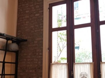 DEPARTAMENTO EN VENTA DE 4 AMBIENTES CON ESCRITORIO EN FAMOSO PASAJE GENERAL PAZ BARRIO COLEGIALES