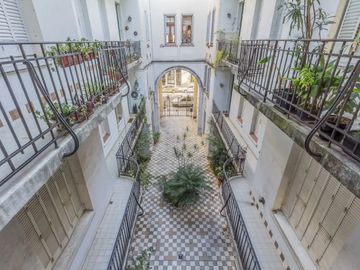 DEPARTAMENTO EN VENTA DE 4 AMBIENTES CON ESCRITORIO EN FAMOSO PASAJE GENERAL PAZ BARRIO COLEGIALES