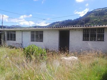 Casa en  Sector Tes Tolas, parroquia El Ángel , cantón Espejo Carchi - Espejo 499,59 m²