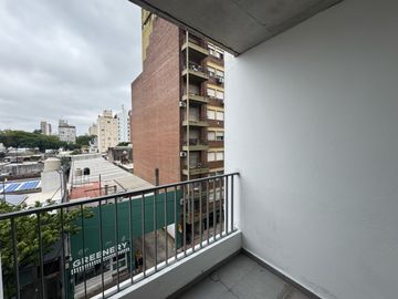 Venta - Departamento de un dormitorio con balcón en Barrio Centro, Rosario