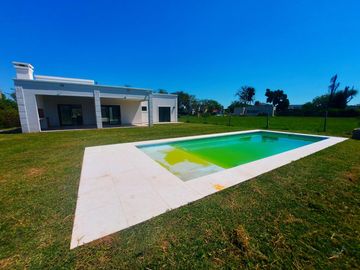 Casa en venta - 3 Dormitorios 5 Baños - 946mts2 - Escobar