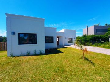 Casa en venta - 3 Dormitorios 5 Baños - 946mts2 - Escobar