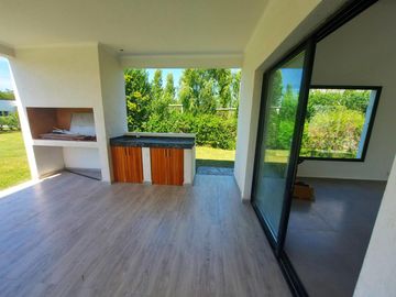 Casa en venta - 3 Dormitorios 5 Baños - 946mts2 - Escobar