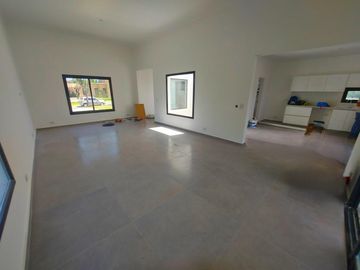 Casa en venta - 3 Dormitorios 5 Baños - 946mts2 - Escobar