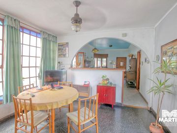 Chalet 4 ambientes, con monoambiente y jardín